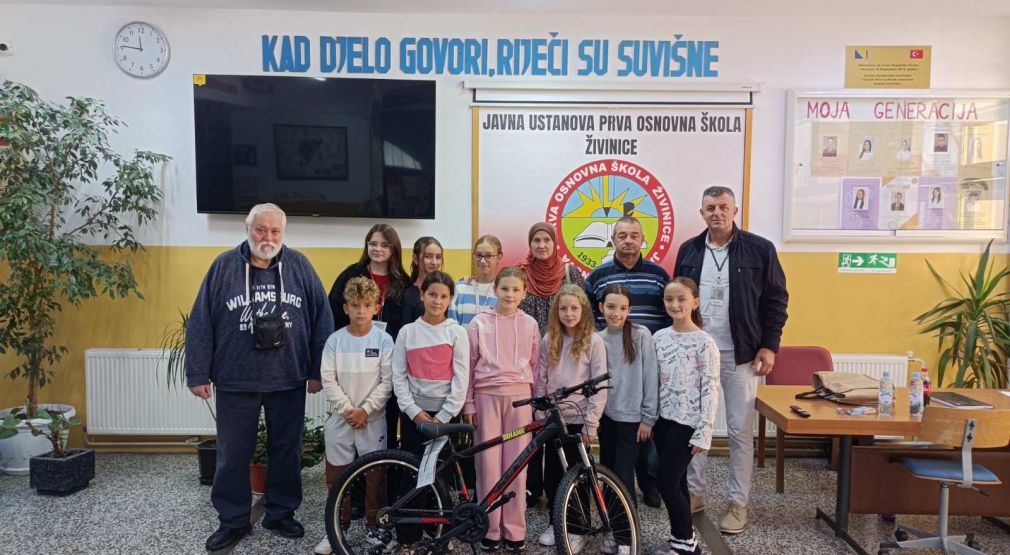 BIHAMK poklonio bicikl „Prvoj osnovnoj školi“ Živinice