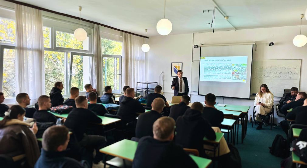 Kadeti Policijske akademije FMUP-a uz BIHAMK-ovu edukaciju jačaju znanja iz sigurnosti u saobraćaju