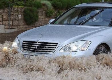 Šta je neophodno učiniti kada vam voda poplavi automobil?